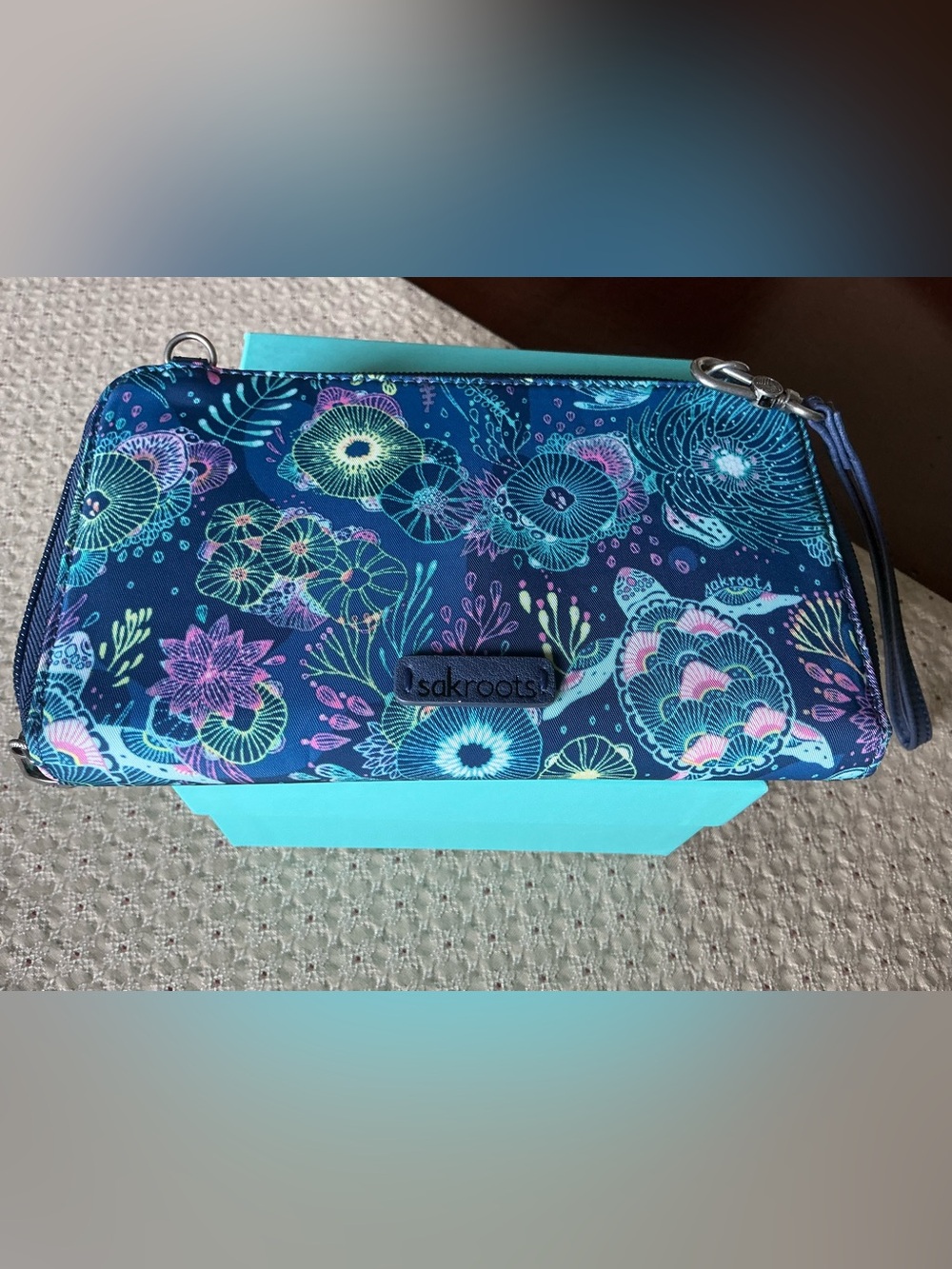 Sakroots Seascape Wristlet smartphone holder - Picture 4 of 7